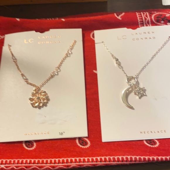❤️2 Beautiful Lauren Conrad necklaces ❤️ - Picture 1 of 4